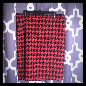 Red and black houndstooth midi skirt